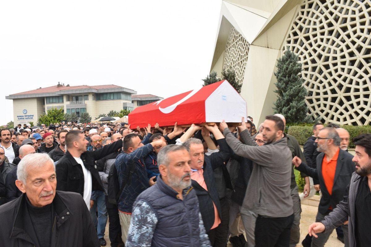 sair ve yazar yavuz bulent bakilerin cenaze toreni duzenlendi 2 liLtYWAu
