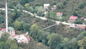 samsunda babasinin vasiyetiyle camiye askma kopru yapti BYVq6Brh