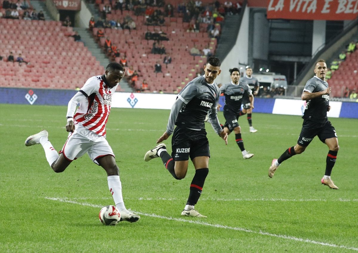 Samsunspor, Fatih Karagümrük'ü son dakika golüyle yendi 4 samsunspor fatih karagumruku son dakika goluyle yendi 3 YFTFHfPA