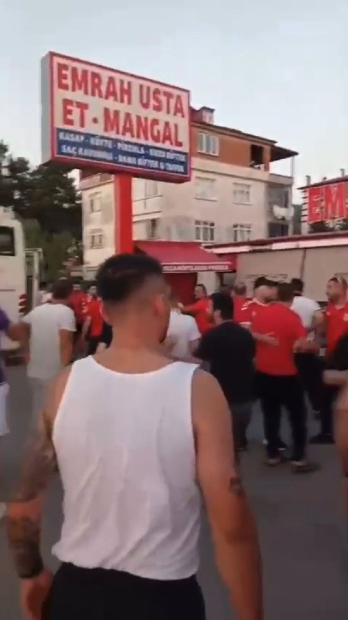 samsunspor taraftarlarinin mola verdigi restoranda silahli kavga 1 mkC6Ismi