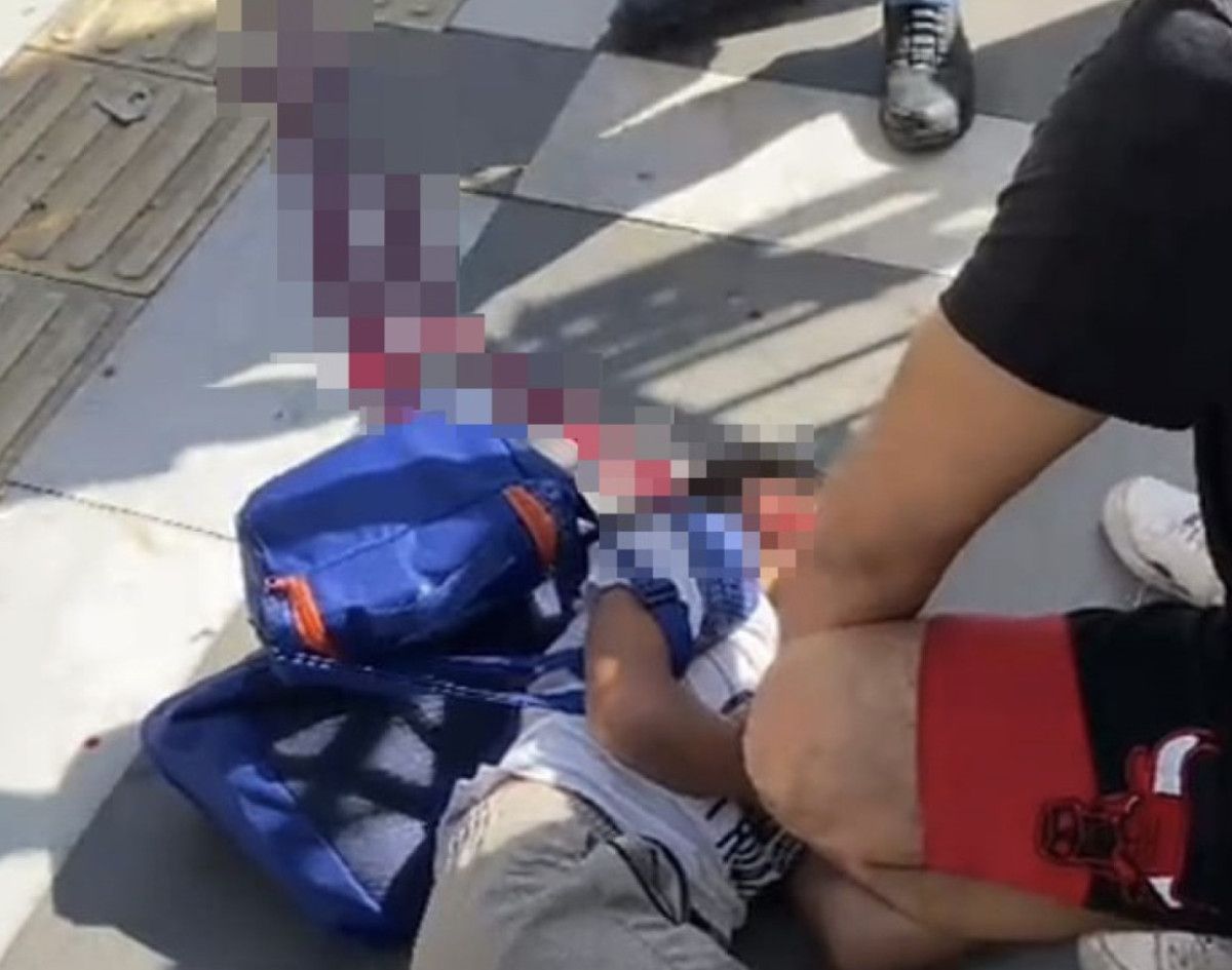 sanliurfada otomobil durakta bekleyenlere carpti 8 yasindaki ogrenci yasamini yitirdi 1 Z7InKtIN