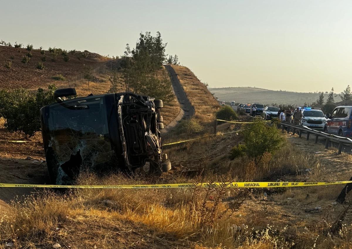 sanliurfada yolcu otobusu devrildi 4