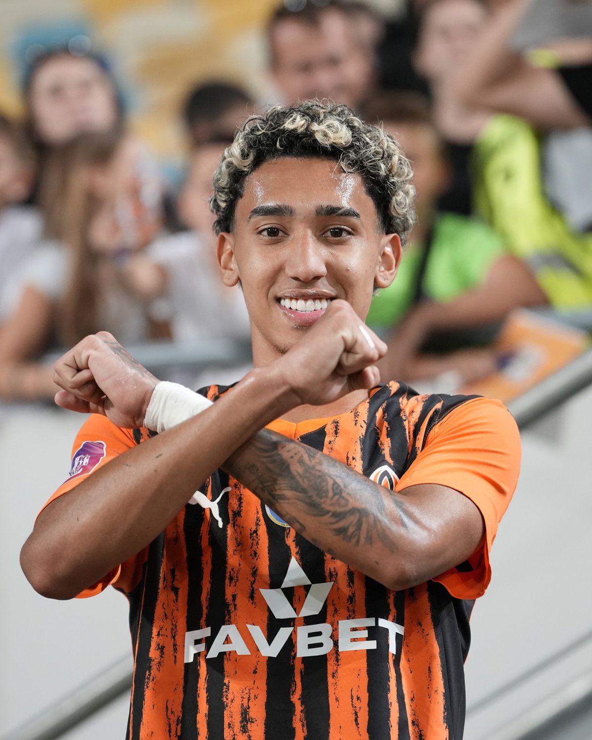 Shakhtar Donetsk, Zorya Luhansk'ı tek golle geçti 2 shakhtar donetsk zorya luhanski tek golle gecti 1 HftnYEmj