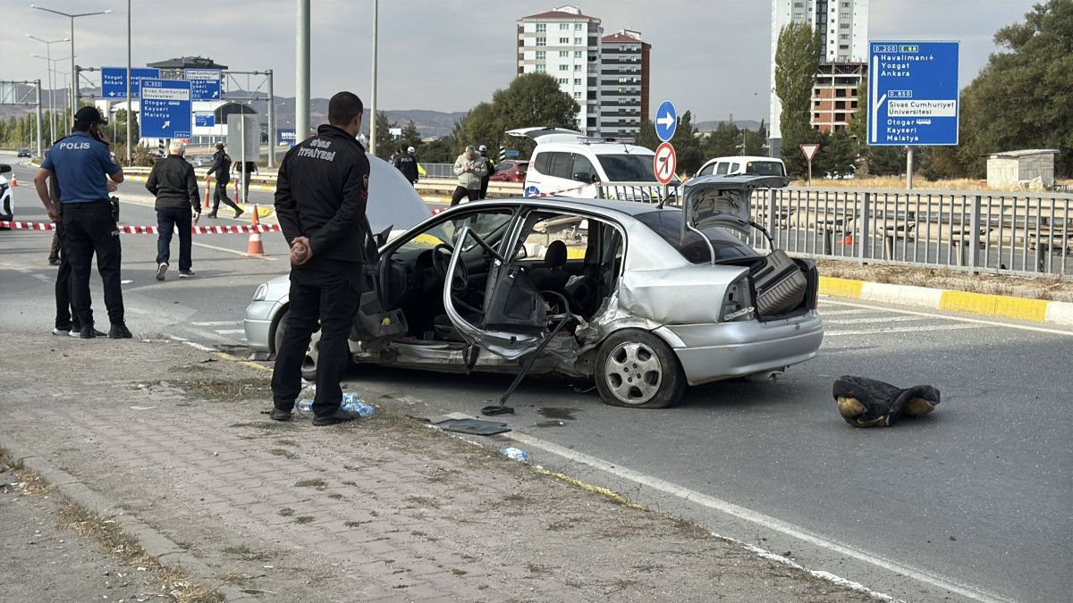 sivasta iki arac carpisti 1 olu 3 yarali 1 EYJi4cNy