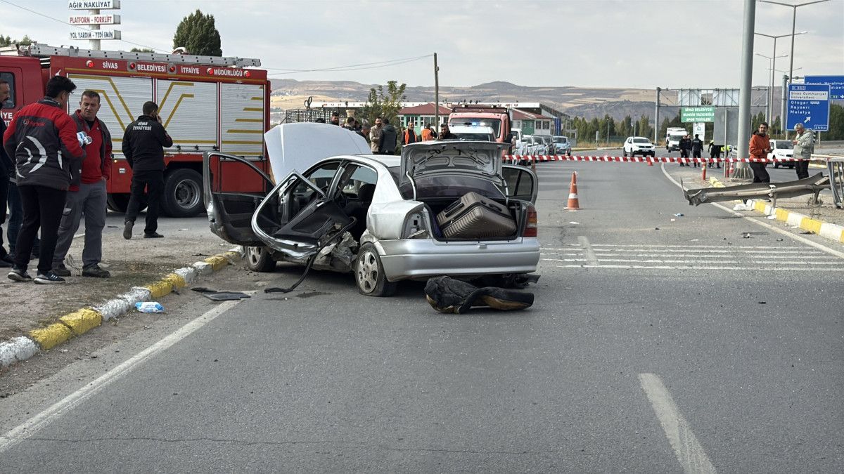 sivasta iki arac carpisti 1 olu 3 yarali 2 NgcP22kk