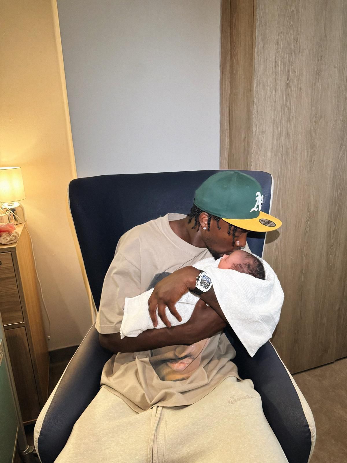 tammy abraham baba oldu 1 OhHfiuVn