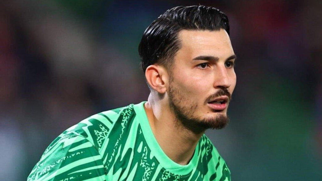 trabzonspor taraftarindan dolarli ugurcan cakir protestosu llutYXsX