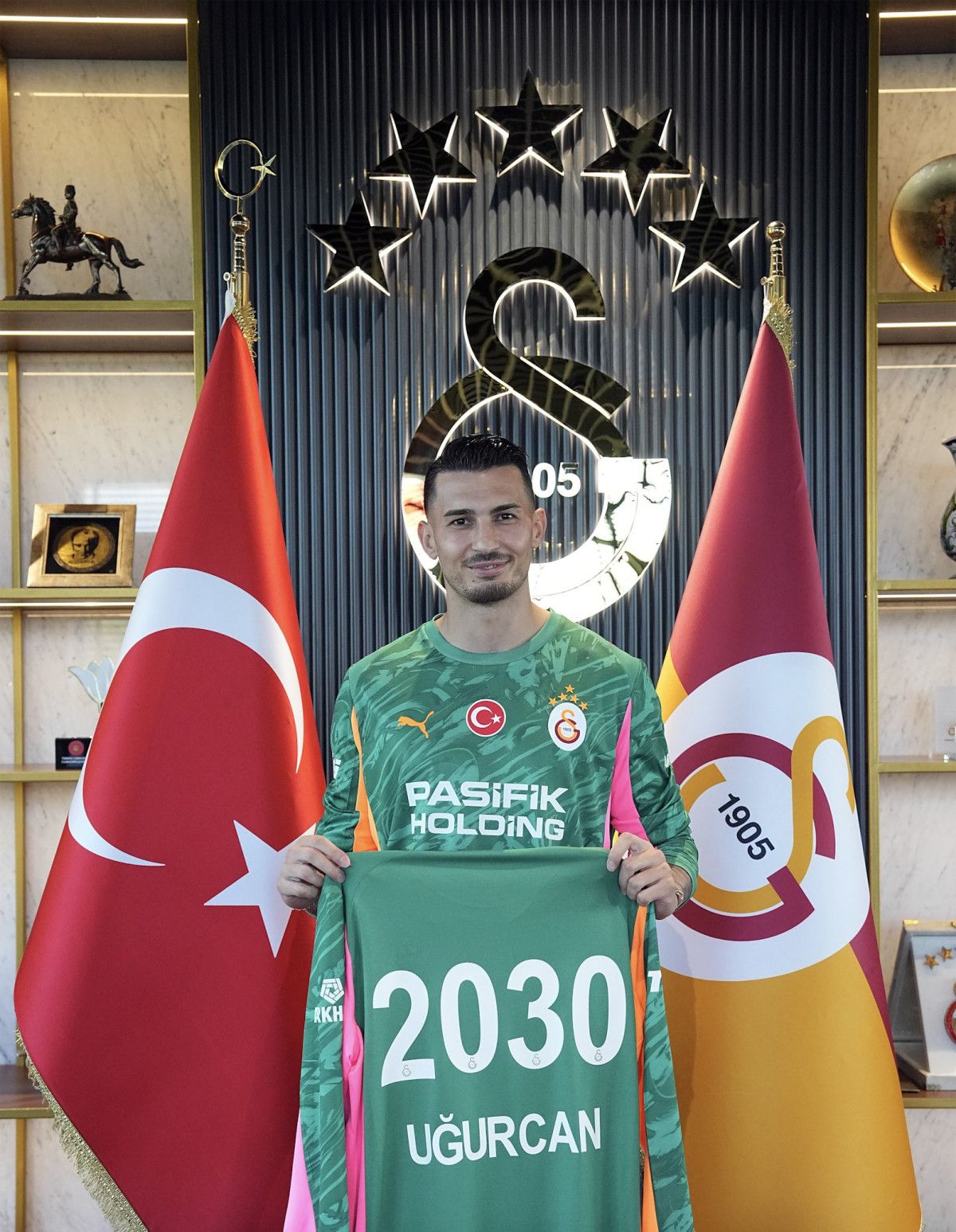 ugurcan cakir galatasaraya imzayi atti 1 X5ZMnFKr