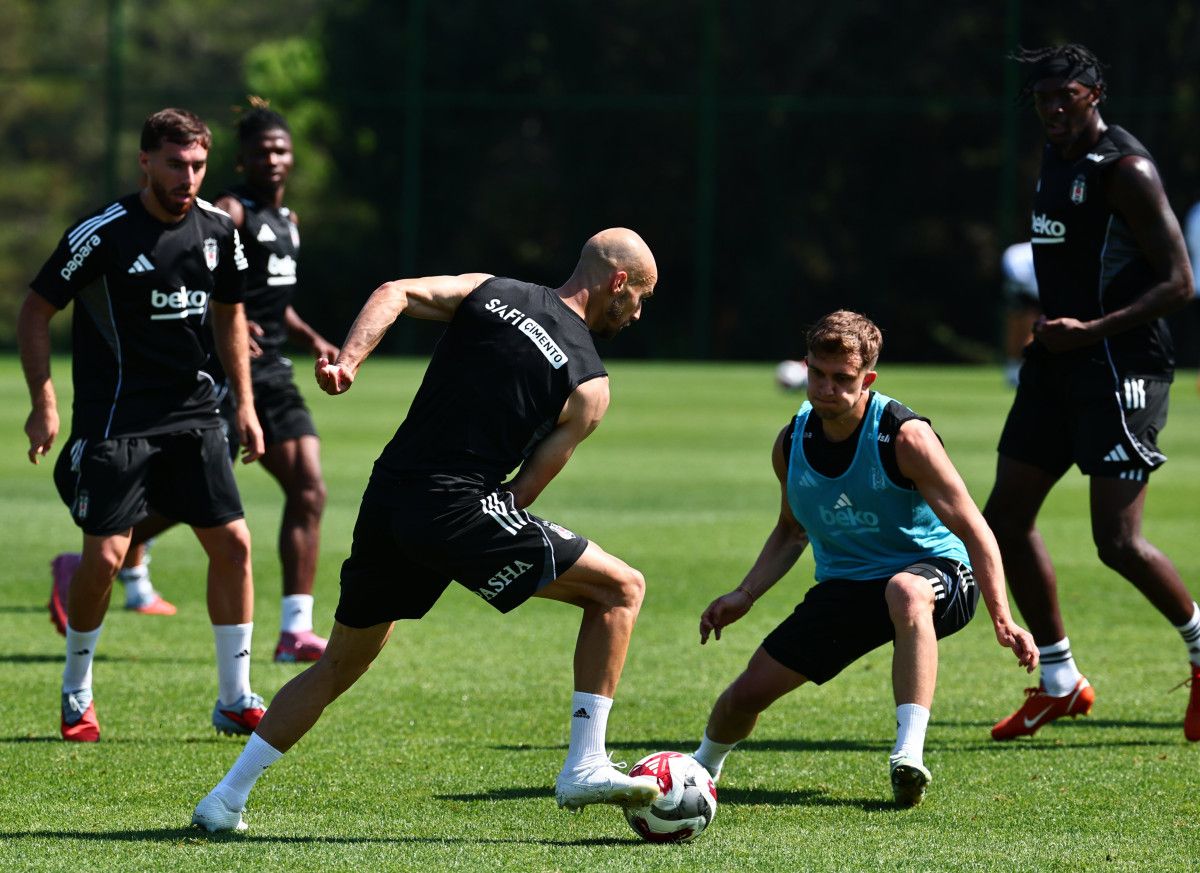 Vaclav Cerny ve Gökhan Sazdağı, ilk idmanına çıktı 3 vaclav cerny ve gokhan sazdagi ilk idmanina cikti 2 4mFhRVgY