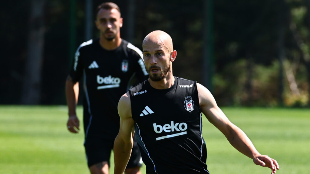 vaclav cerny ve gokhan sazdagi ilk idmanina cikti f9jhO4Bn