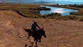 vanda atli jandarmalar asayis icin devriye geziyor V2Qy7kYZ