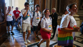 Vatikan'da ilk resmi LGBTQ+ hac ziyareti: Binden fazla eşcinsel katıldı 1 vatikanda ilk resmi lgbtq hac ziyareti binden fazla escinsel katildi XNXJLDdg