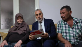 vedat isikhan cumhurbaskani erdoganin mektubunu sehit ailesine teslim etti ySaErbA4