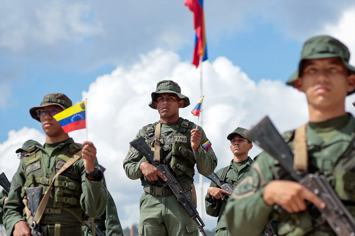 venezuelada seferberlik basladi sivillere askeri egitim verilecek 5 i593jHgF