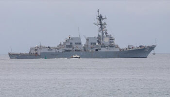 venezuelaya ait iki askeri ucak abd donanma gemisine yaklasti Ts6mkLf9