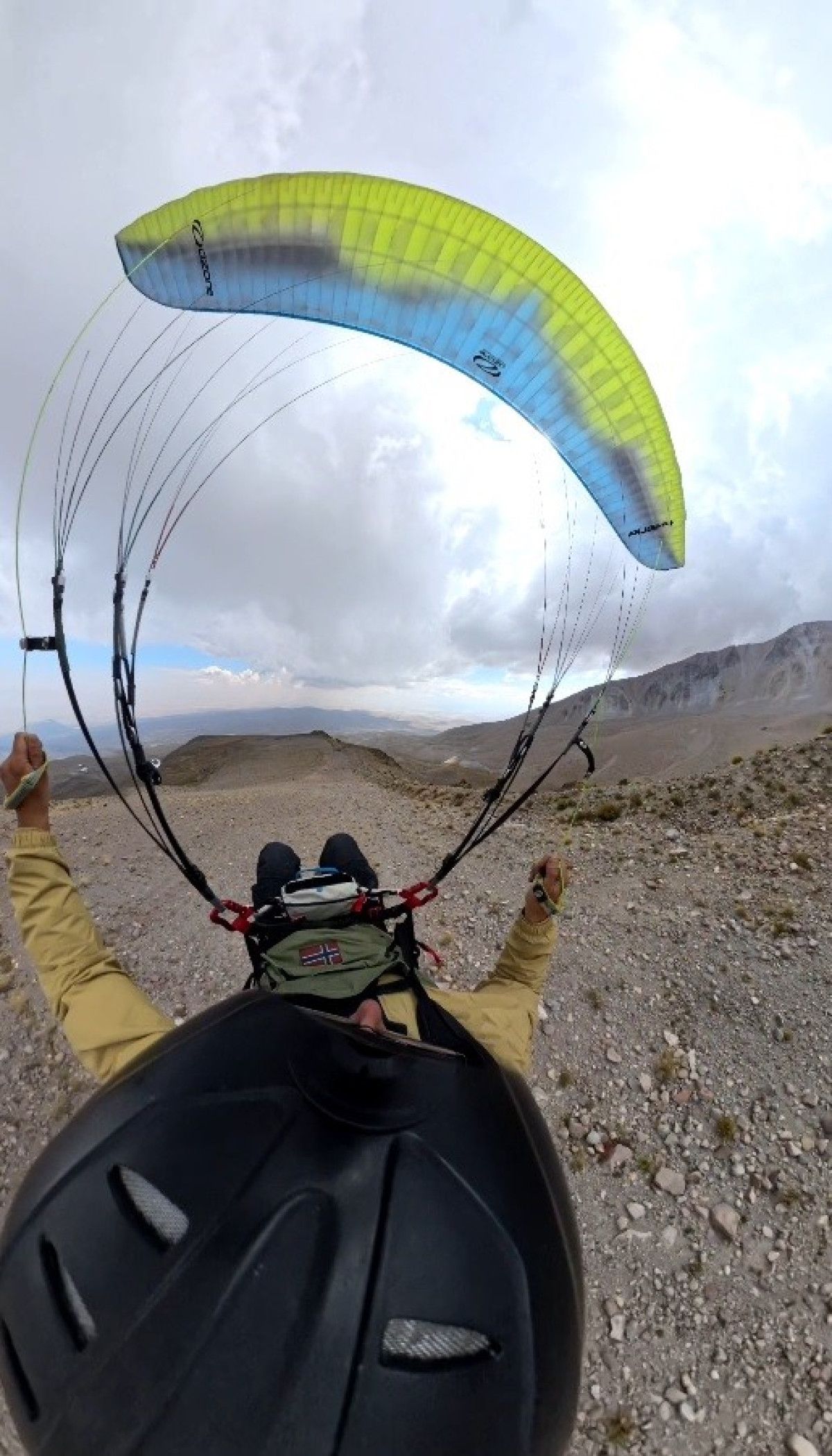 Yamaç paraşütü ile Erciyes'in zirvesine yaklaştılar 3 yamac parasutu ile erciyesin zirvesine yaklastilar 2 UZCIJhnr