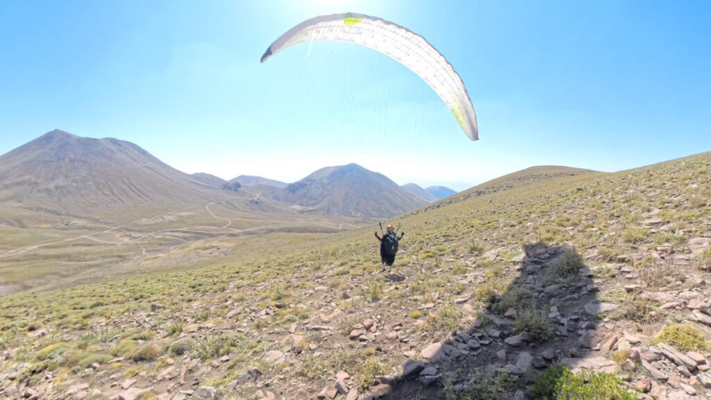 yamac parasutu ile erciyesin zirvesine yaklastilar cwKe9iXd