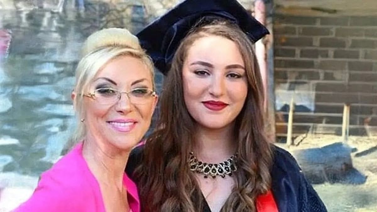 yaninda vefat etti gullunun kizi tuyan ulkeme bakin annesinin kopyasi 0 DrRuciBT