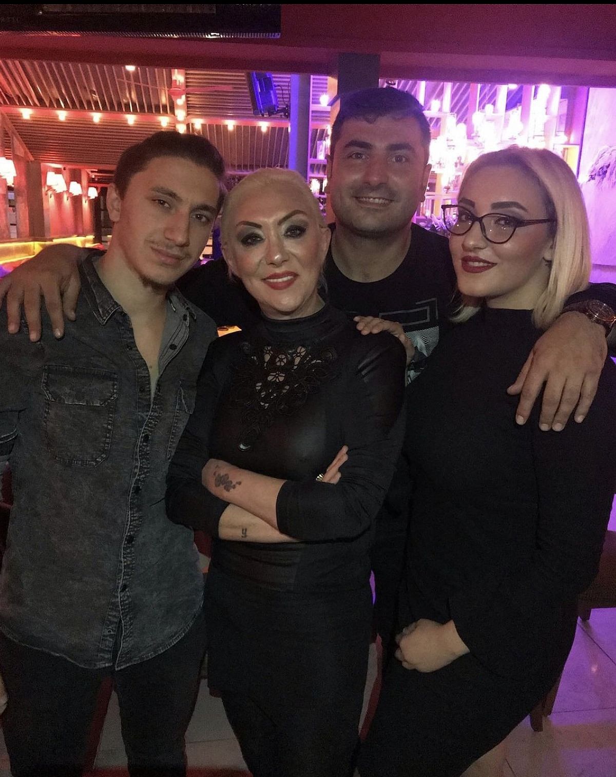 yaninda vefat etti gullunun kizi tuyan ulkeme bakin annesinin kopyasi 2 EIci3MWO