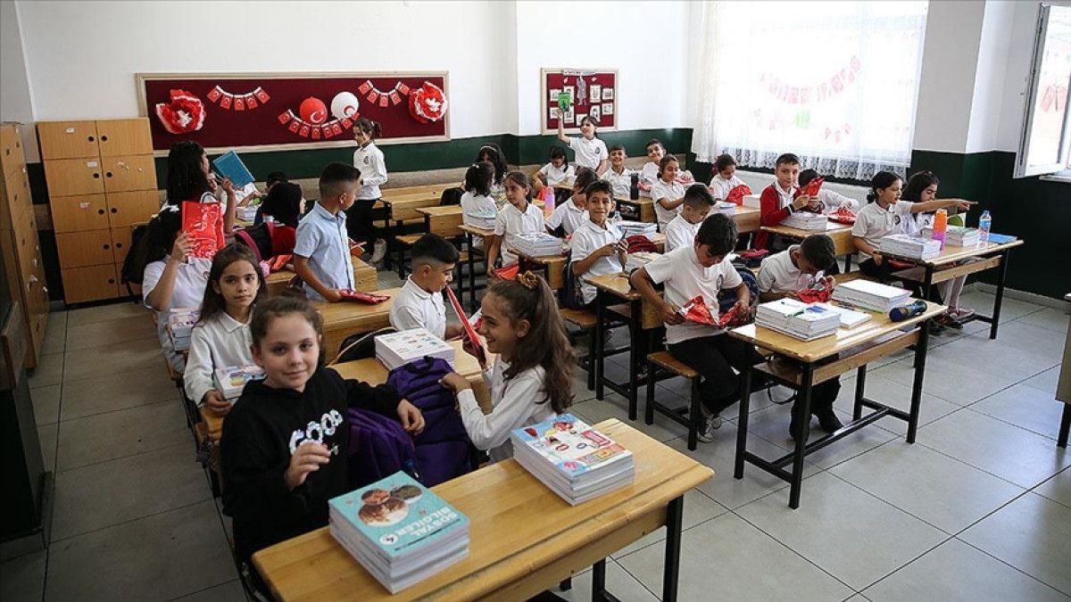 yarin 8 eylul pazartesi okullar saat kacta istanbul ankara izmir o saatte baslayacak 0 Bk22efge