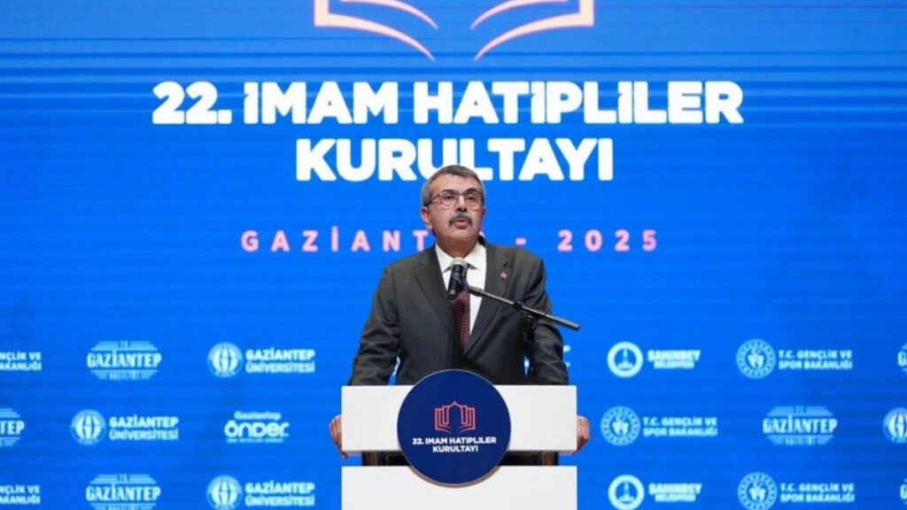 yusuf tekin turkiyedeki imam hatip tarzi dunyada tek VYDaWD49