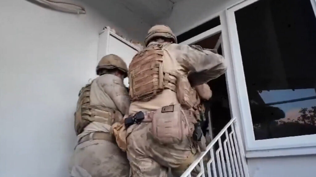 30 ilde feto operasyonu 91 supheli yakalandi ekAlZQTT