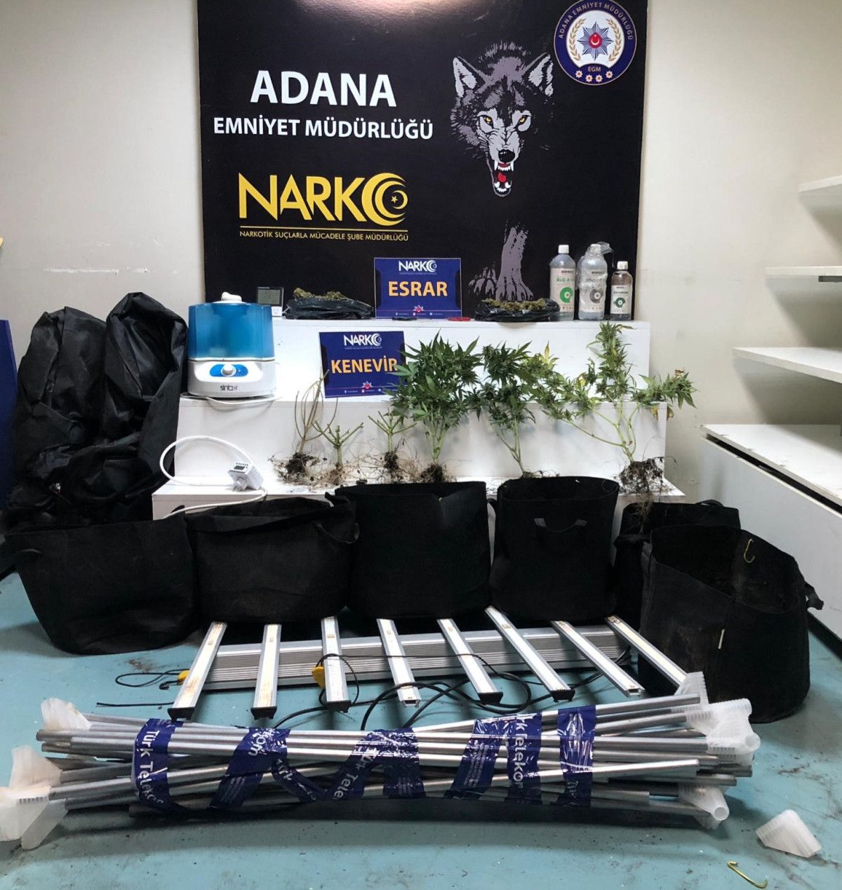 adanada evde iklimlendirme sistemiyle uyusturucu ureten supheli yakalandi 1 ZIANbD4Q