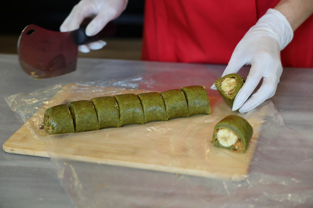 adanada uzak dogudan gelen musterilerinden esinlenen tatlici sushi kadayif yapti 3