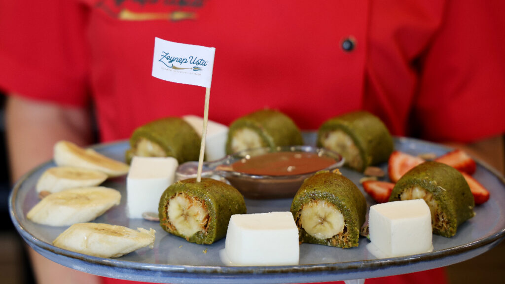 adanada uzak dogudan gelen musterilerinden esinlenen tatlici sushi kadayif yapti cCAOKvkB