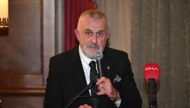 ahmet urkmezgil izmirde uyelerle bulustu ZZUODUy6