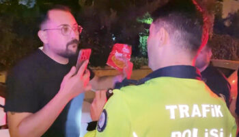 aksarayda artistlik yapiyorum diyen alkollu surucu polise zor anlar yasatti YY2ZZj7W