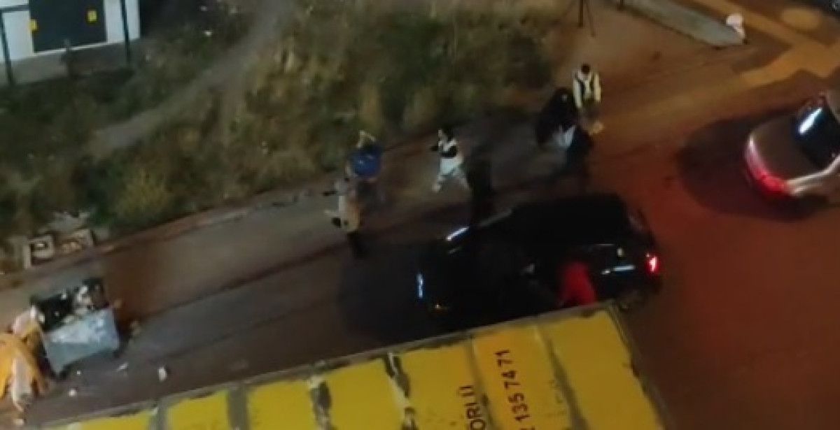 ankarada otomobilinin camina tas atilan surucunun bir kisiyi ezdigi anlar kamerada 0 dnEPruDs