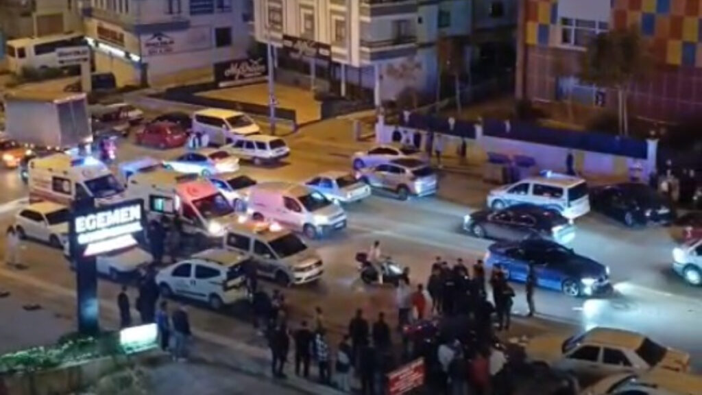 ankarada otomobilinin camina tas atilan surucunun bir kisiyi ezdigi anlar kamerada 3OCaVJAC