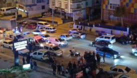 ankarada otomobilinin camina tas atilan surucunun bir kisiyi ezdigi anlar kamerada 3OCaVJAC