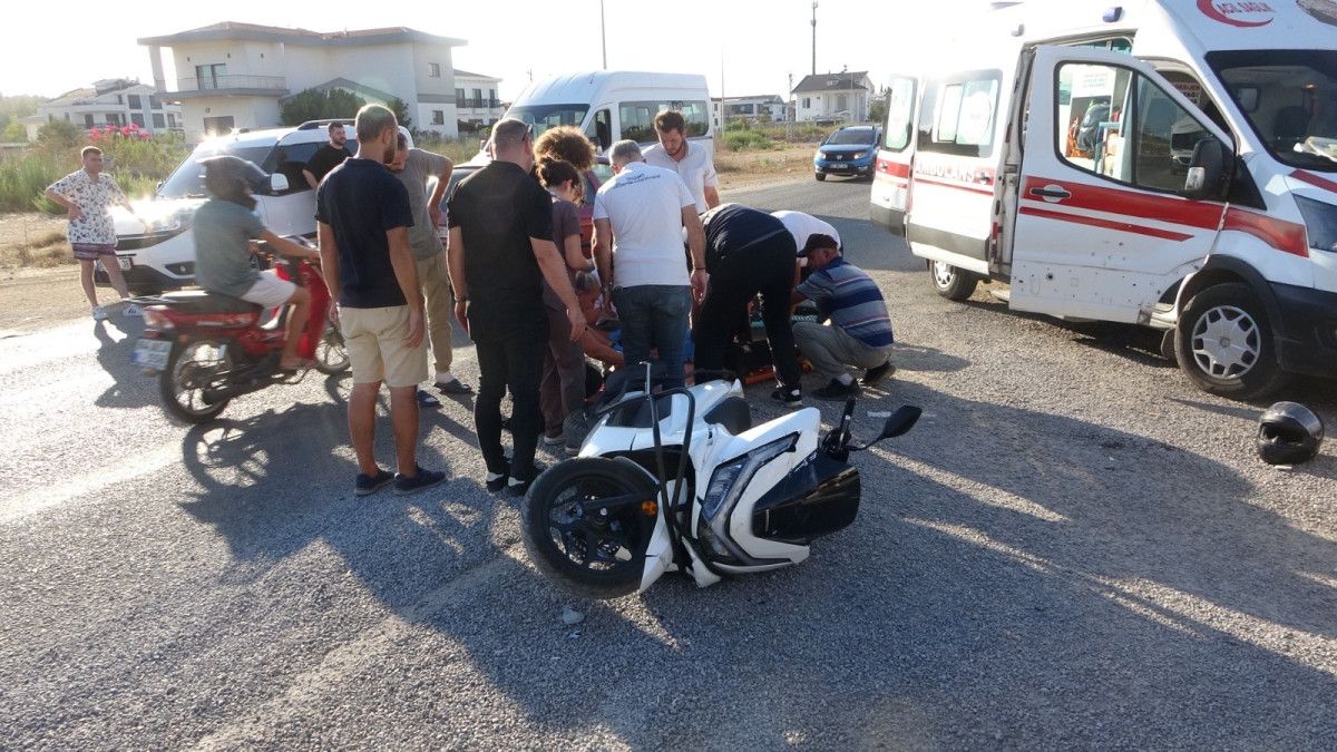 Antalya'da 14 yaşındaki çocuğun kullandığı motosiklet kamyonetle çarpıştı 3 antalyada 14 yasindaki cocugun kullandigi motosiklet kamyonetle carpisti 2 XTHlt1hi