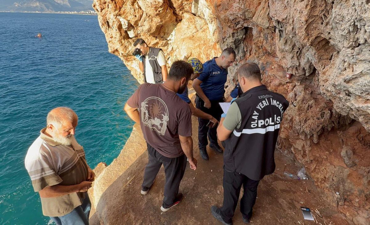 antalyada denizde yuz maskesi takili halde erkek cesedi bulundu 2