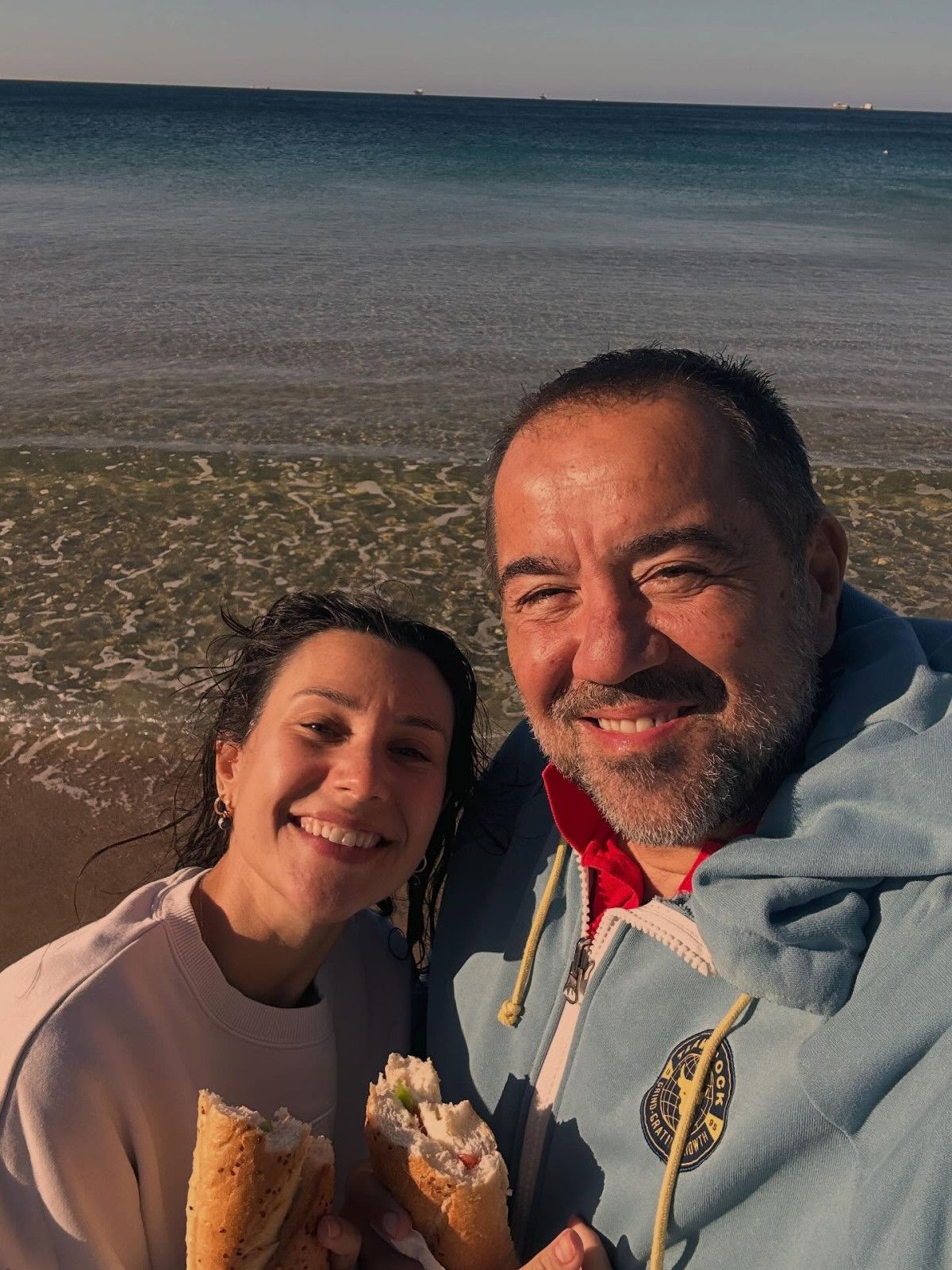 ata demirer aska geldi romantik kareler paylasti 0 ZKWEcSHY