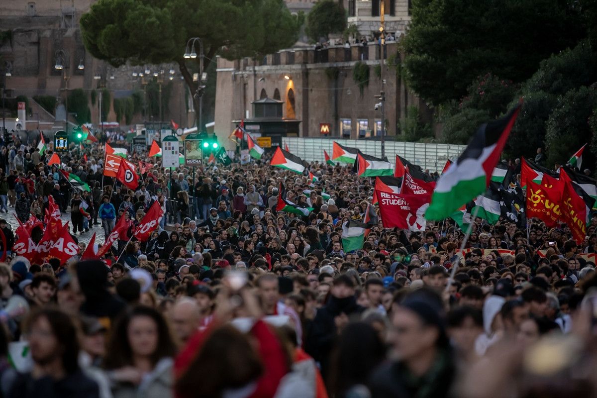 Avrupa’da İsrail’e Sumud Filosu tepkisi: Binlerce kişi sokaklara döküldü 14 avrupada israile sumud filosu tepkisi binlerce kisi sokaklara dokuldu 13 IVbm3fWt