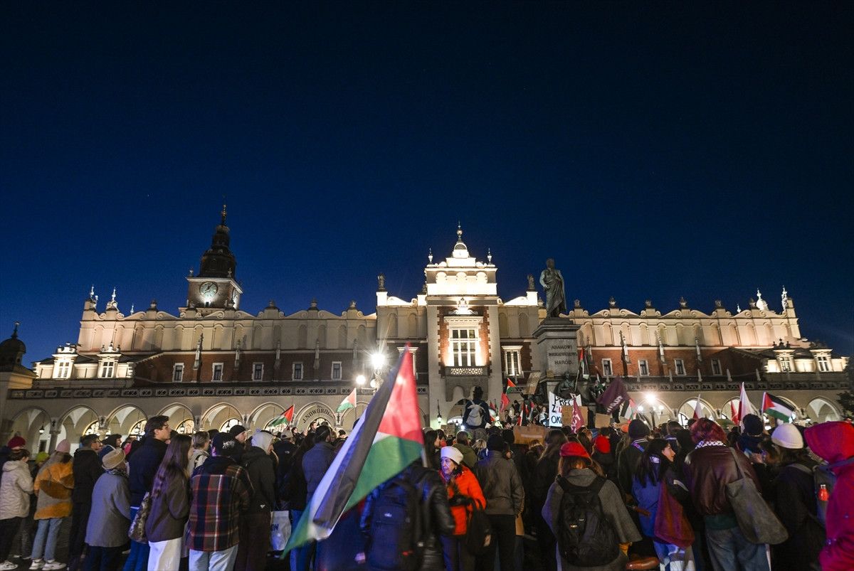 Avrupa’da İsrail’e Sumud Filosu tepkisi: Binlerce kişi sokaklara döküldü 5 avrupada israile sumud filosu tepkisi binlerce kisi sokaklara dokuldu 4 SUAnpK1W