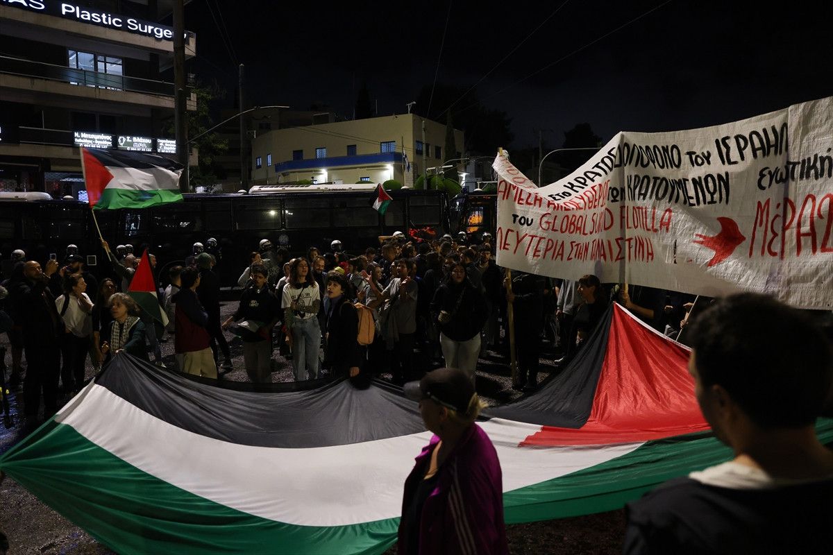 Avrupa’da İsrail’e Sumud Filosu tepkisi: Binlerce kişi sokaklara döküldü 7 avrupada israile sumud filosu tepkisi binlerce kisi sokaklara dokuldu 6 97fYjOzK