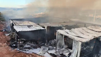 bilecikte icilerin kaldigi konteynerlerde yangin 3cA29jql