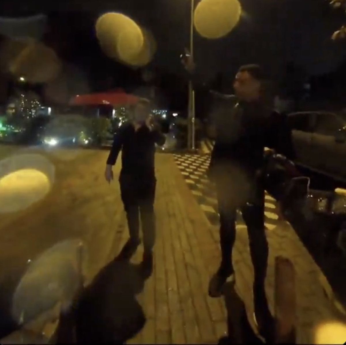 cagdas atanla kurye arasinda gulumseten diyalog sikilinca ara beni 1 zMr8J1e2