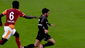 davinson sanchez atildi galatasaray besiktas derbisinde 10 kisi kaldi IhiS163g