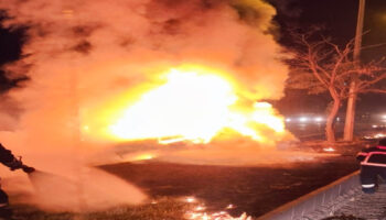 diyarbakirda alev alan otomobilde yaralandi kurtarilamadi 2XeQ5l4P