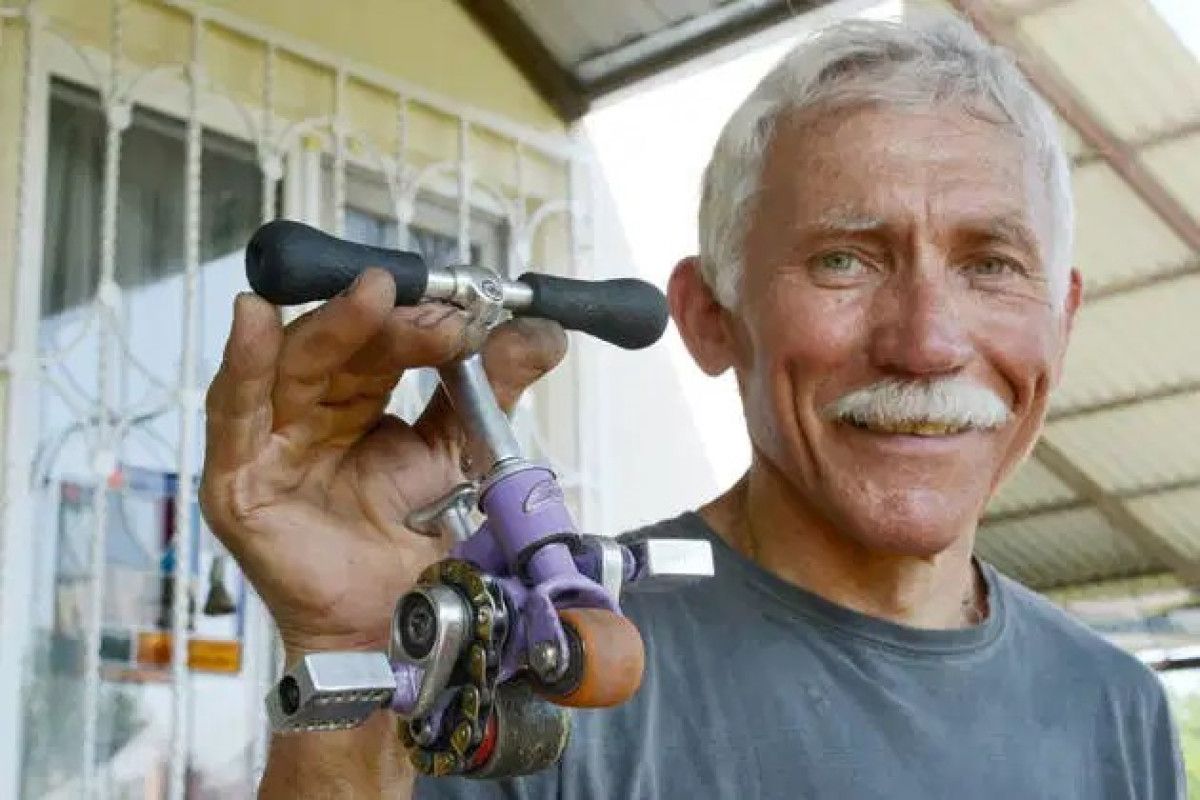 Dünyanın en küçük bisikletine biniyor: Tam tamına 8.4 santim... 1 dunyanin en kucuk bisikletine biniyor tam tamina 84 santim 0 PZPU4iCI