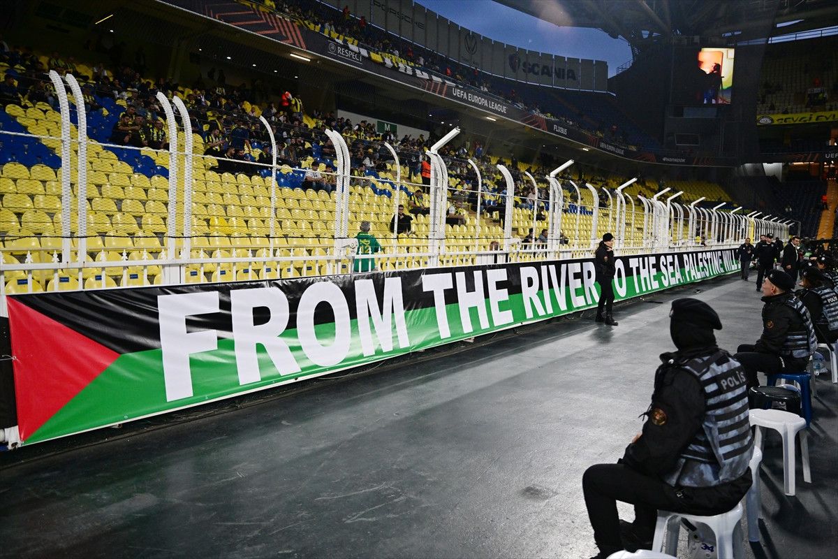 fenerbahce taraftari filistini unutmadi 0 ZbQIZfMO