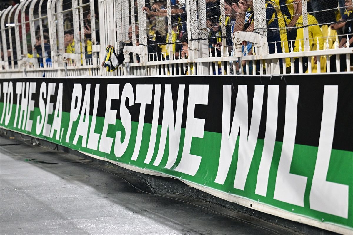 fenerbahce taraftari filistini unutmadi 1 PUIAYQln