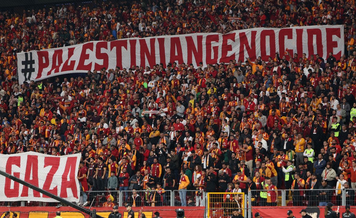 galatasaray taraftarlari ingiliz gazeteciyi saskina cevirdi en gurultulu atmosfer 4