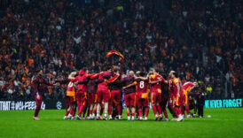 galatasarayda liverpool galibiyeti sevinci g23yMV1y