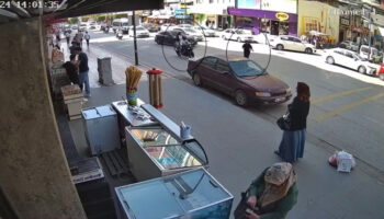 hatayda yaya gecidi olmayan yerde kosan kadina motosiklet carpti pyvsw7kK